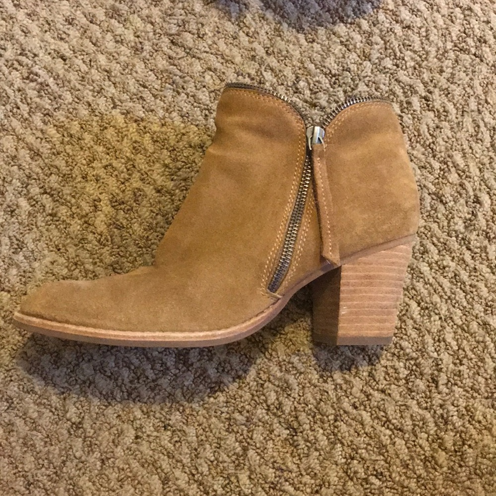 Dolce Vita brown suede booties